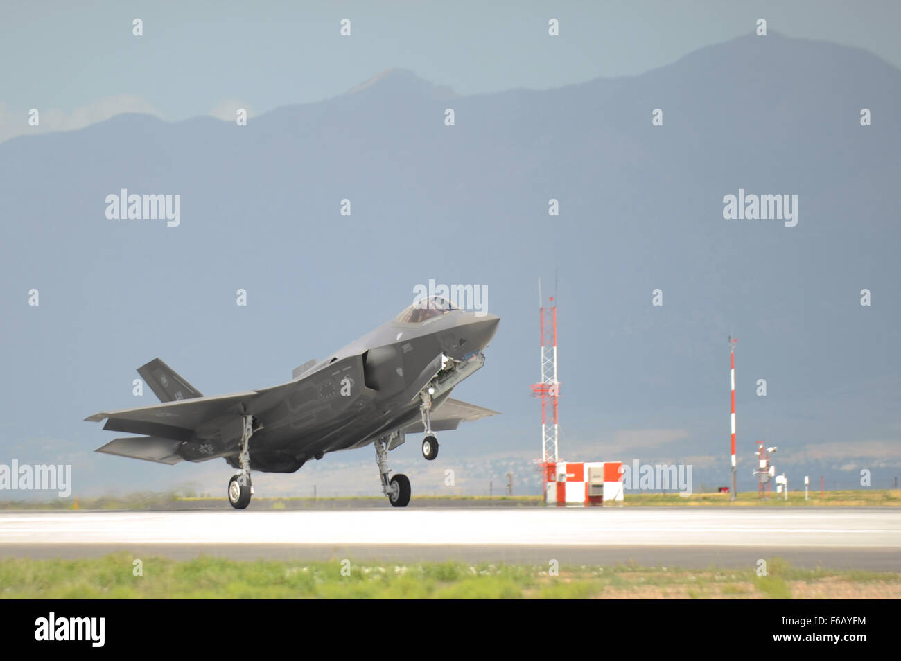 An F-35A Lightning II aircraft piloted by Col. David Lyons, 388th Fighter Wing commander, touches down at Hill Air Force Base, Utah, Sept. 2, 2015. This and another fighter jet piloted by Lt. Col. Yosef Morris, 34th Fighter squadron director of operations, were the first two operational F-35s to be received at the base. The rest of the fleet of up to 72 F-35s will be coming in on a staggered basis, spread through 2019. Selecting Hill AFB to host America's newest fifth generation fighter is a tribute to the active-duty 388th and Reserve 419th Fighter Wings' rich heritage. It is fitting the 388t Stock Photo