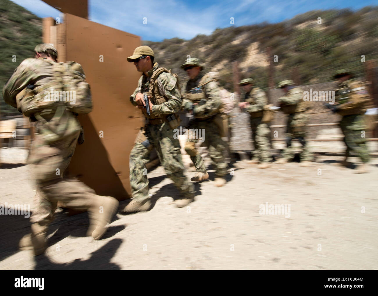 U.S. and Canadian military combat camera photographers train full team approaches and house clearings during Fleet Combat Camera Pacific's Summer Quick Shot 2015 combined joint field training exercise in the Angeles National Forest near Azusa, Calif. Quick Shot is a semi-annual exercise that improves combat camera service members' abilities to operate in a tactical environment. (U.S. Navy photo by Mass Communication Specialist 1st Class Joan E. Jennings/RELEASED) Stock Photo