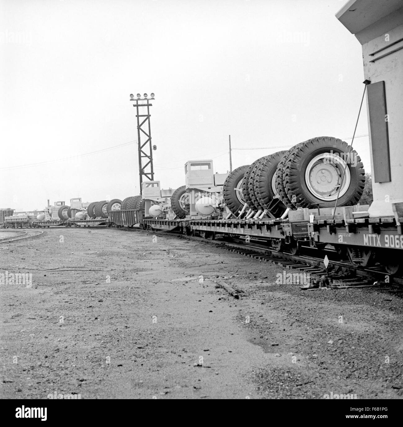 [Texas and New Orleans, Southern Pacific, Cars Loaded with Large Earth Moving Machinery, San