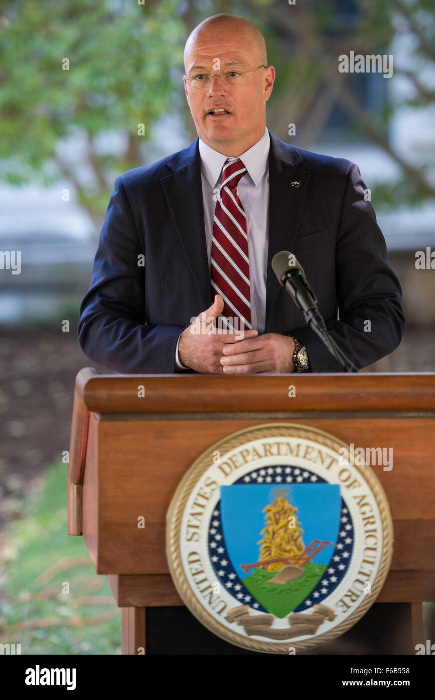 Dr. Marshall Porterfield, division director, Space Life and Physical Sciences Research and Applications, NASA, speaks at an event celebrating the partnership between USDA and NASA on Monday, October 5, 2015 at USDA's People's Garden in Washington, DC. An annex to the partnership agreement between USDA and NASA, that aims to engage youth in the science, technology, engineering, agriculture, and math fields, was signed at the event. Photo Credit: (NASA/Aubrey Gemignani) Stock Photo