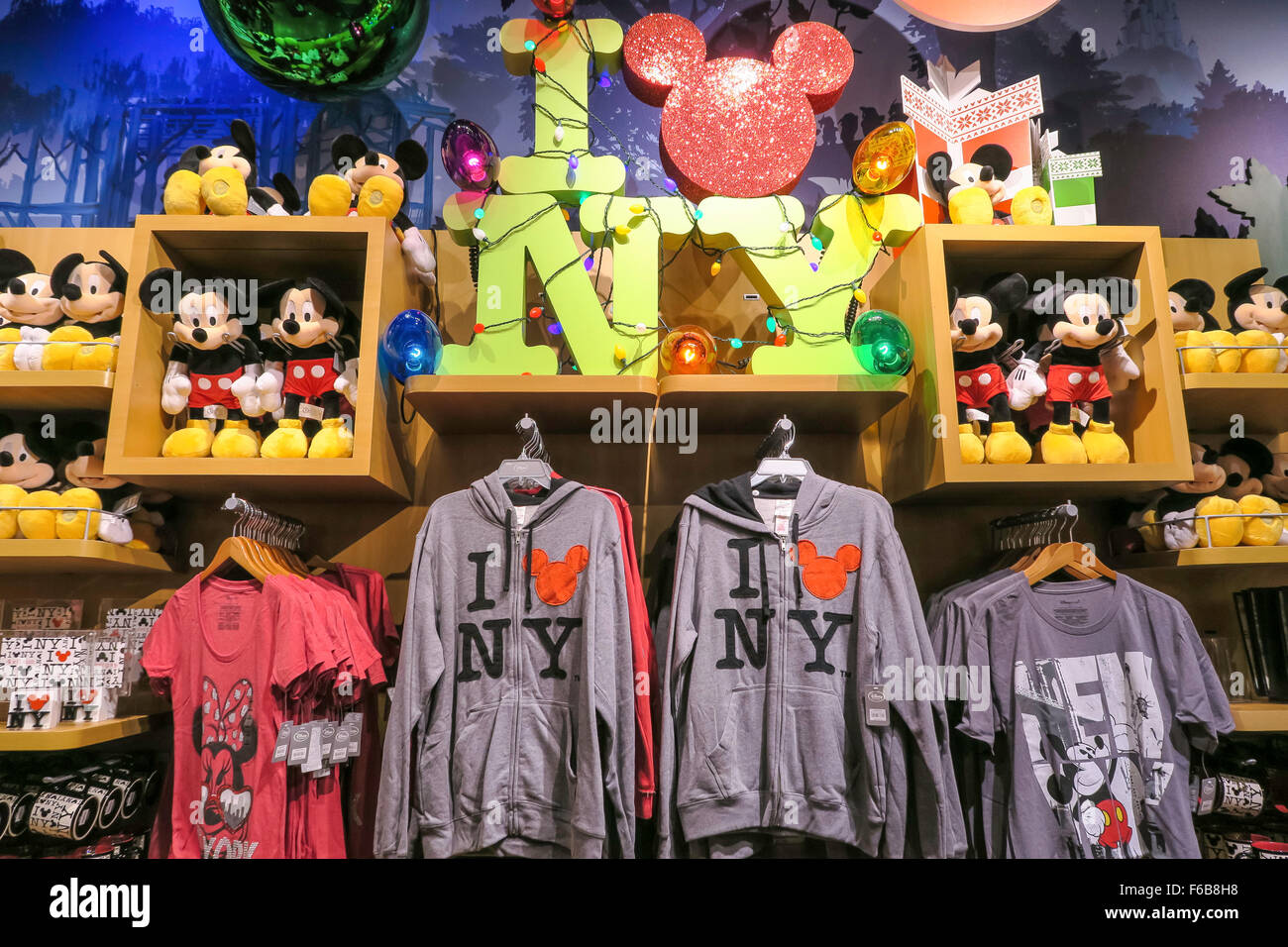 Disney store shelves hi-res stock photography and images - Alamy