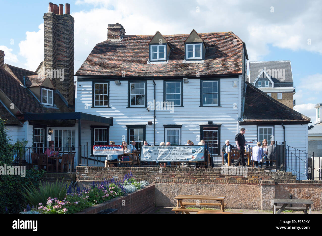 15th Century The Three Daws Riverside Inn, Town Pier, Gravesend, Kent