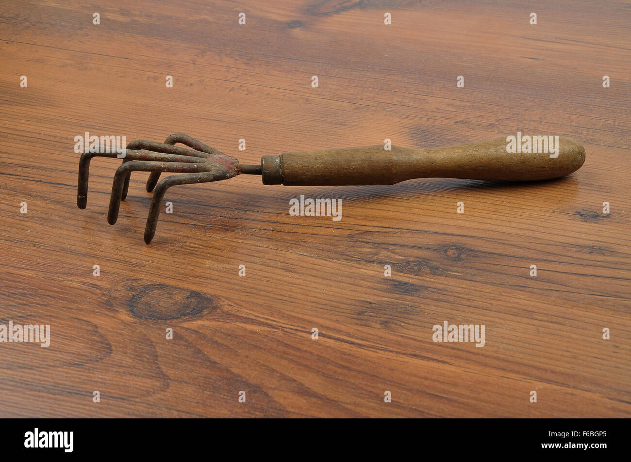 Hand rake on wood Stock Photo - Alamy