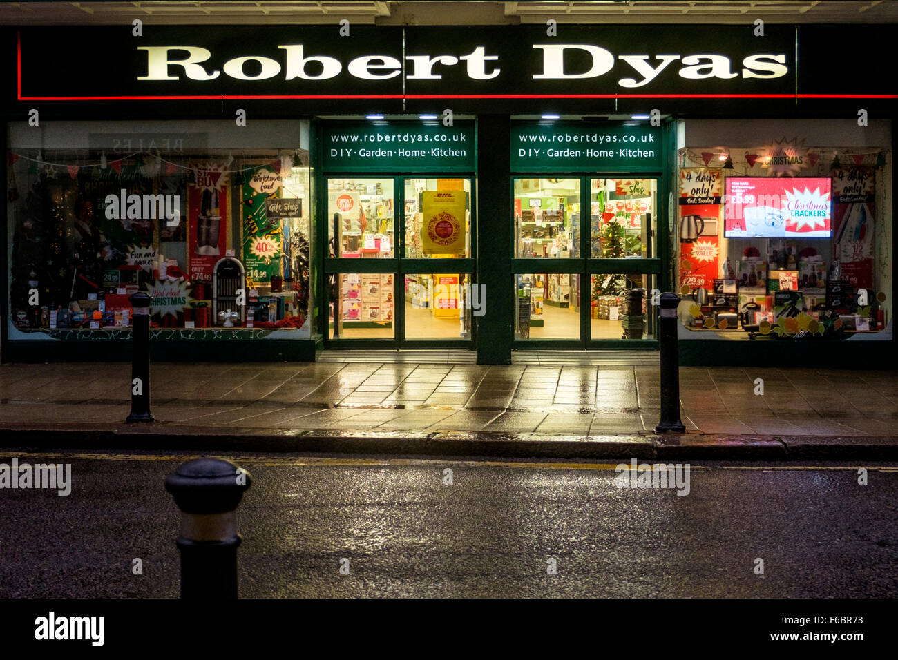 A Robert Dyas hardware store shop front on a wet morning Stock Photo