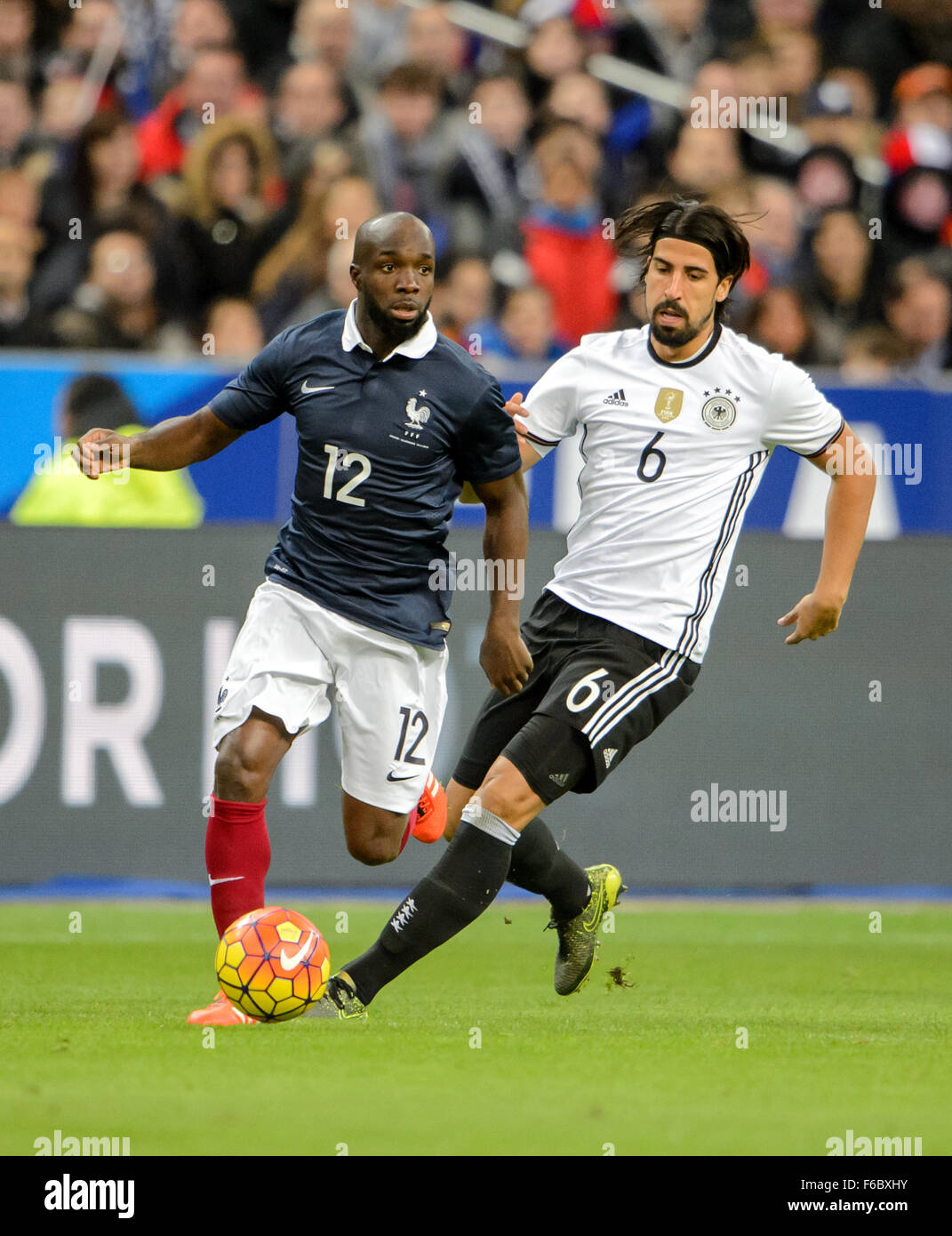 Germany's  Sami Khedira (R) and France's Lassana Diarra  in action during the international soccer friendly France vs Germany in Paris, France, 13 November 2015. Photo: Thomas Eisenhuth/dpa - NO WIRE SERVICE - Stock Photo