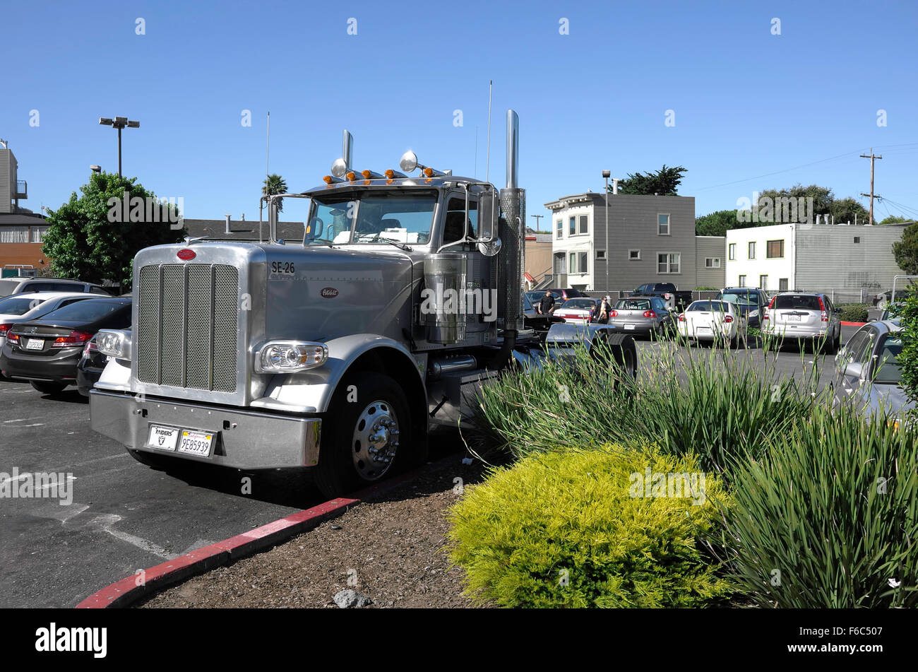 Truck in supermarket car park, Los Angeles, California, USA Stock Photo
