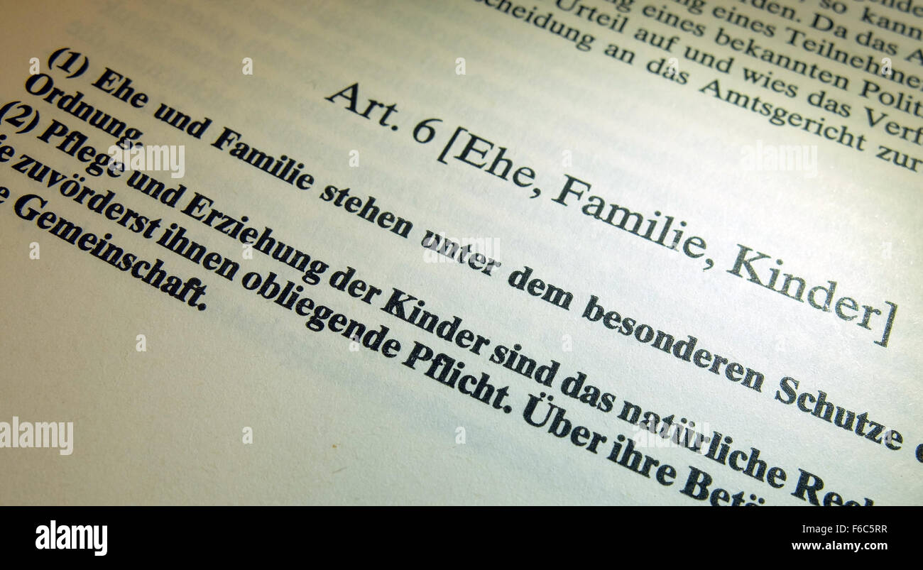 The picture shows page with article 6 of the constitution of the Federal Republic of Germany in Berlin, Germany, 4 November 2015. Article 6 of the German consitution protects the rights of family and marriage. The CDU and SPD continue to argue about the controverisal plan to set tup transition zones for refugees. Photo: Stefan Jaitner/dpa Stock Photo