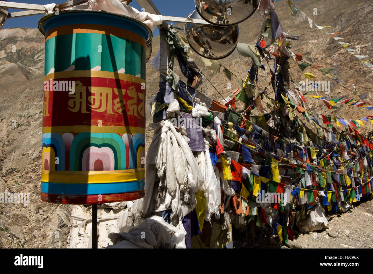 India, Himachal Pradesh, Kinnaur, Dirasang, prayer flags and wind powered prayer wheel at roadside hermitage Stock Photo