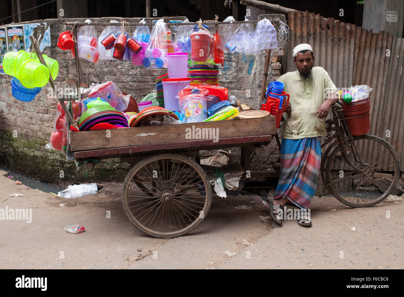 Dhaka, Bangladesh. 15th November, 2015. A street hawker standing with his stall beside street in Old  Dhaka on November 15, 2015. Old Dhaka is a term used to refer to the historic old city of Dhaka, the capital of modern Bangladesh. It was founded in 1608 as Jahangir Nagar, the capital of Mughal Bengal. Credit:  zakir hossain chowdhury zakir/Alamy Live News Stock Photo