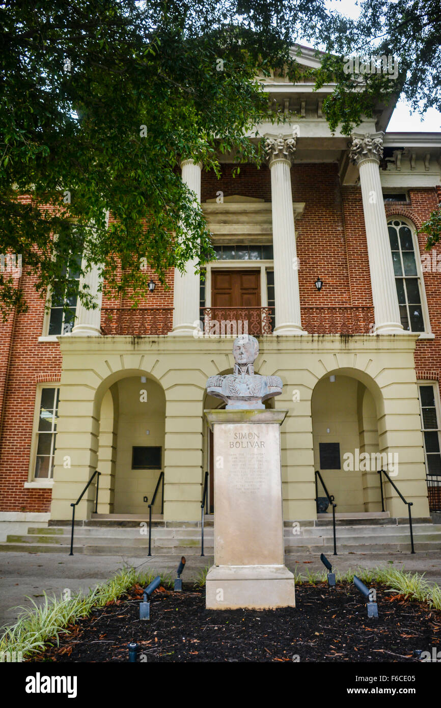 The marble bust statute of Simon Bolivar in front of the Court House in