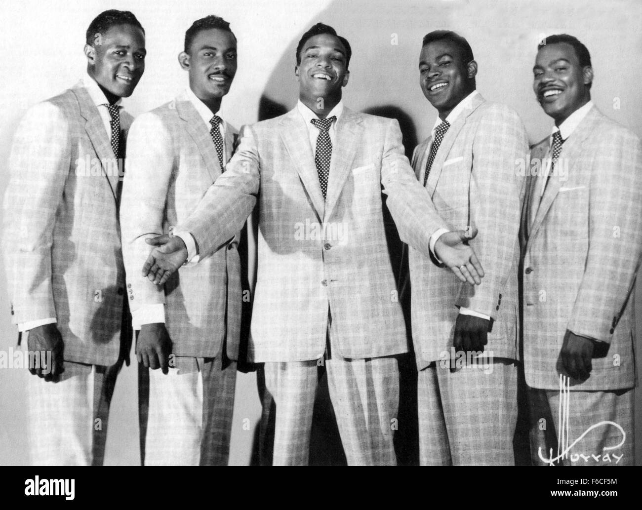 THE DRIFTERS Promotional photo of US vocal group in 1953. From left: Bill Pinkey,Willie Ferbie, Clyde McPhatter, Andrew Thrasher, Gerhart Trasher Stock Photo