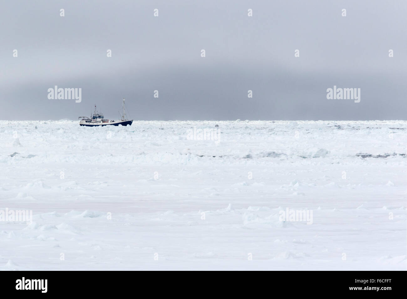 Research ship edge of pack ice, Arctic Ocean, Spitsbergen Island, Svalbard Archipelago, Svalbard and Jan Mayen, Norway, Europe Stock Photo