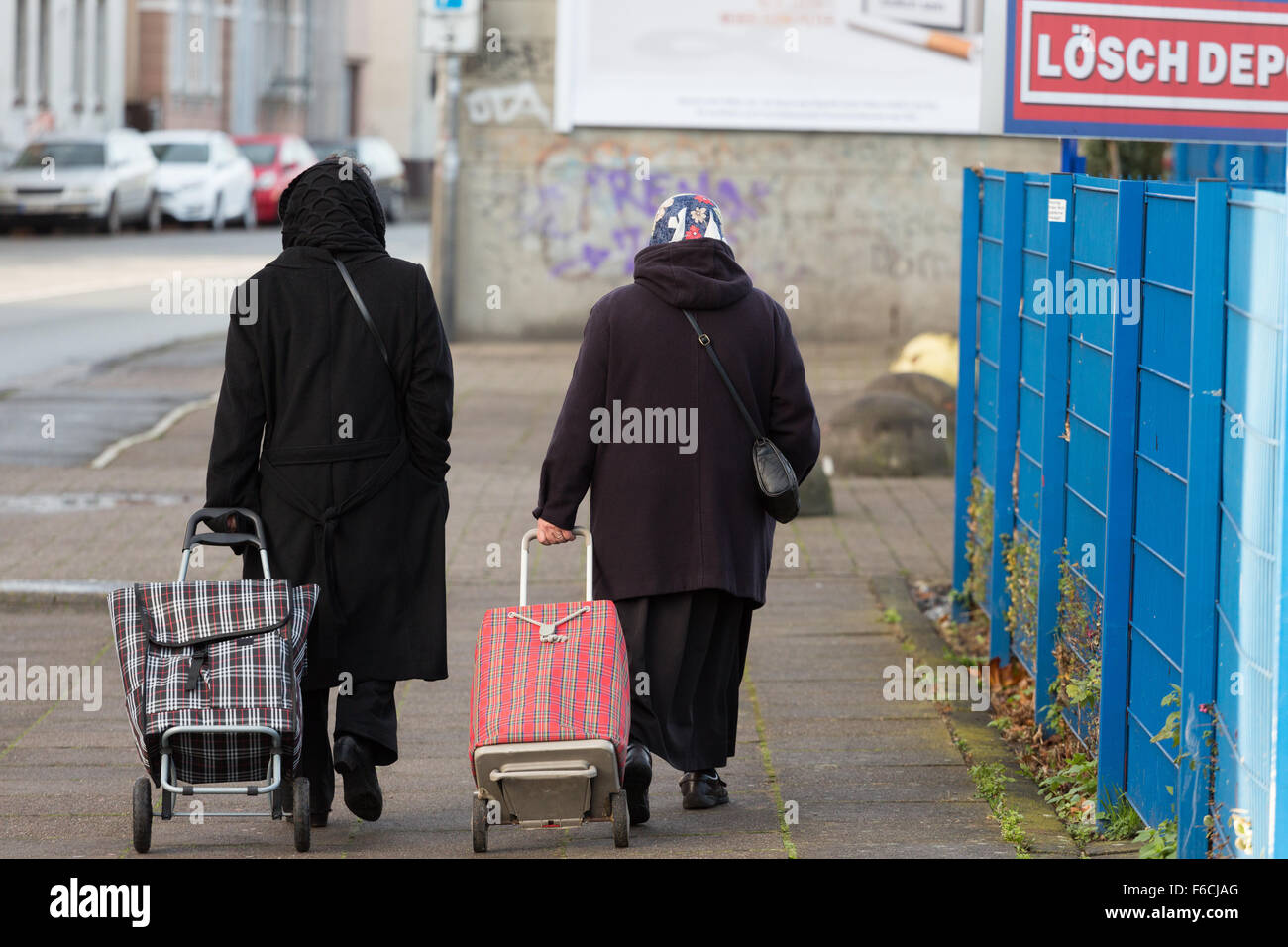 Old shopping street hi-res stock photography and images - Alamy