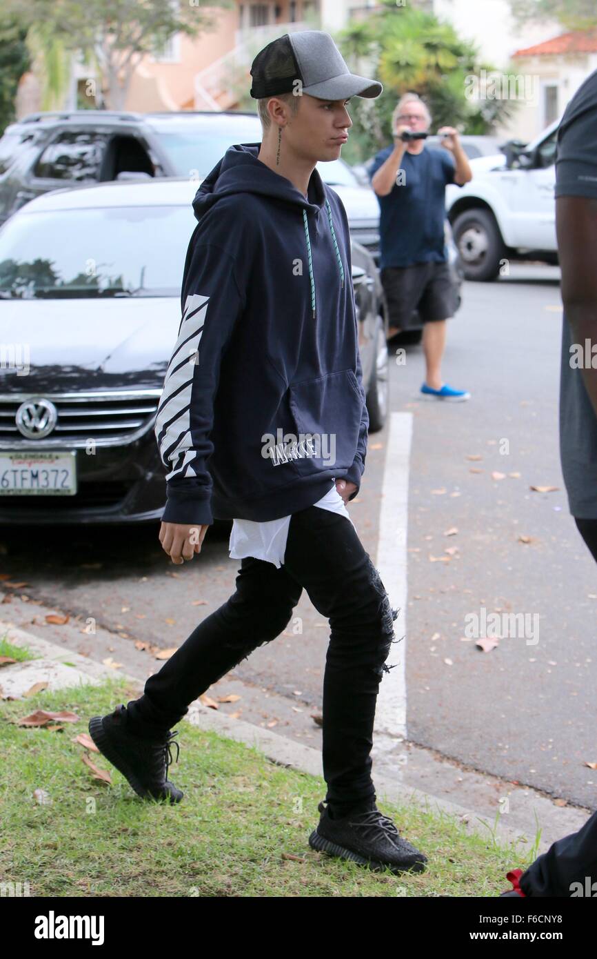 Justin Bieber spotted leaving a public restroom in Beverly Hills Featuring: Justin  Bieber Where: Los Angeles, California, United States When: 16 Oct 2015  Stock Photo - Alamy