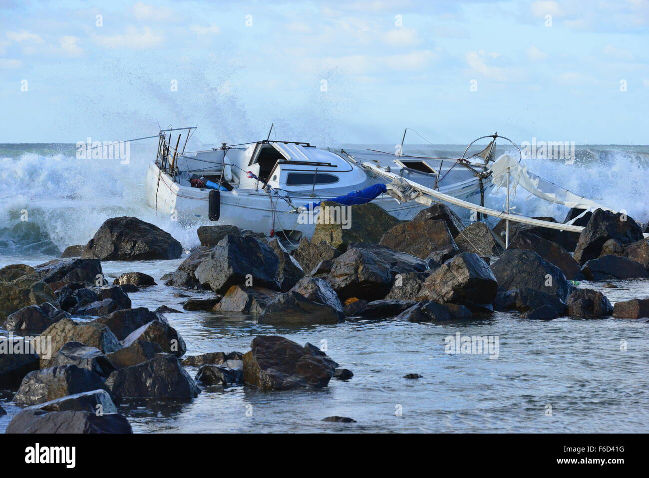 Ruptured rocks hi-res stock photography and images - Alamy