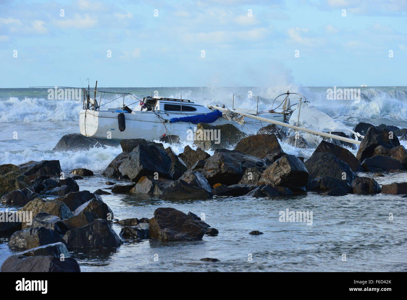 Ruptured rocks hi-res stock photography and images - Alamy