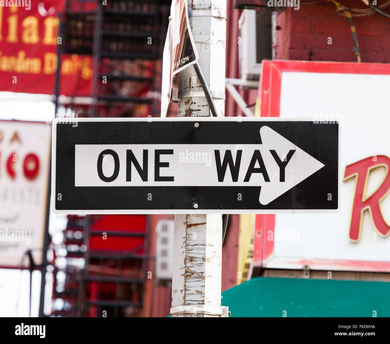 New york one way sign hi-res stock photography and images