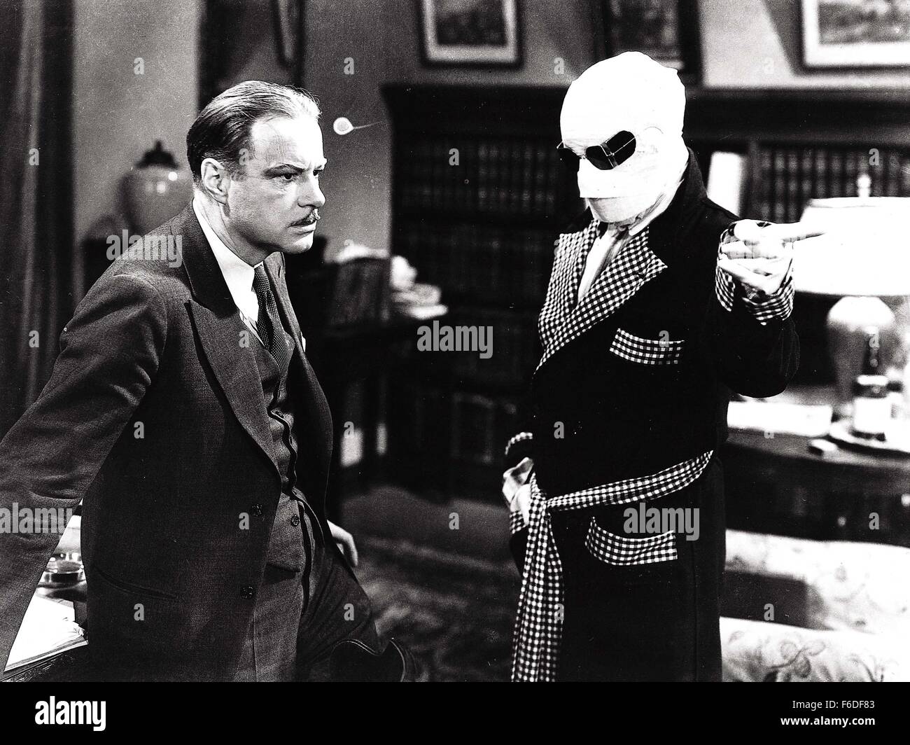 RELEASED: Nov 13, 1933 - Original Film Title: The Invisible Man. PICTURED: CLAUDE RAINS, WILLIAM HARRIGAN. Stock Photo