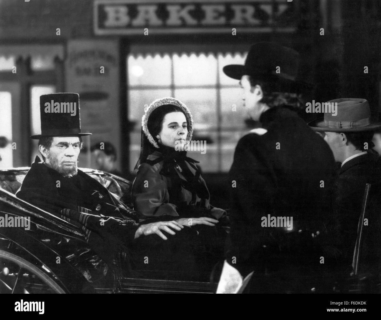 Jan. 1, 1940 - Raymond Massey and Ruth Gordon on-set of the Film, Abe Lincoln in Illinois, 1940 (Credit Image: c Glasshouse/Entertainment Pictures) Stock Photo