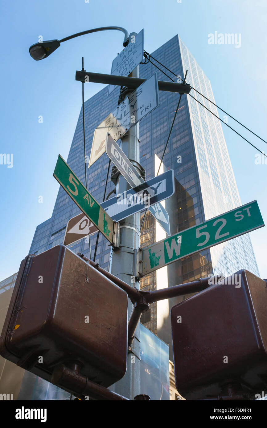 Fifth avenue street sign hires stock