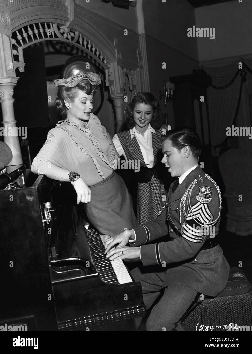 Best foot forward hires stock photography and images Alamy