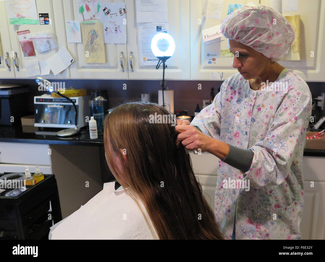 Potomac, USA. 2nd Nov, 2015. Lauren Salzberg (R), also known as Lice
