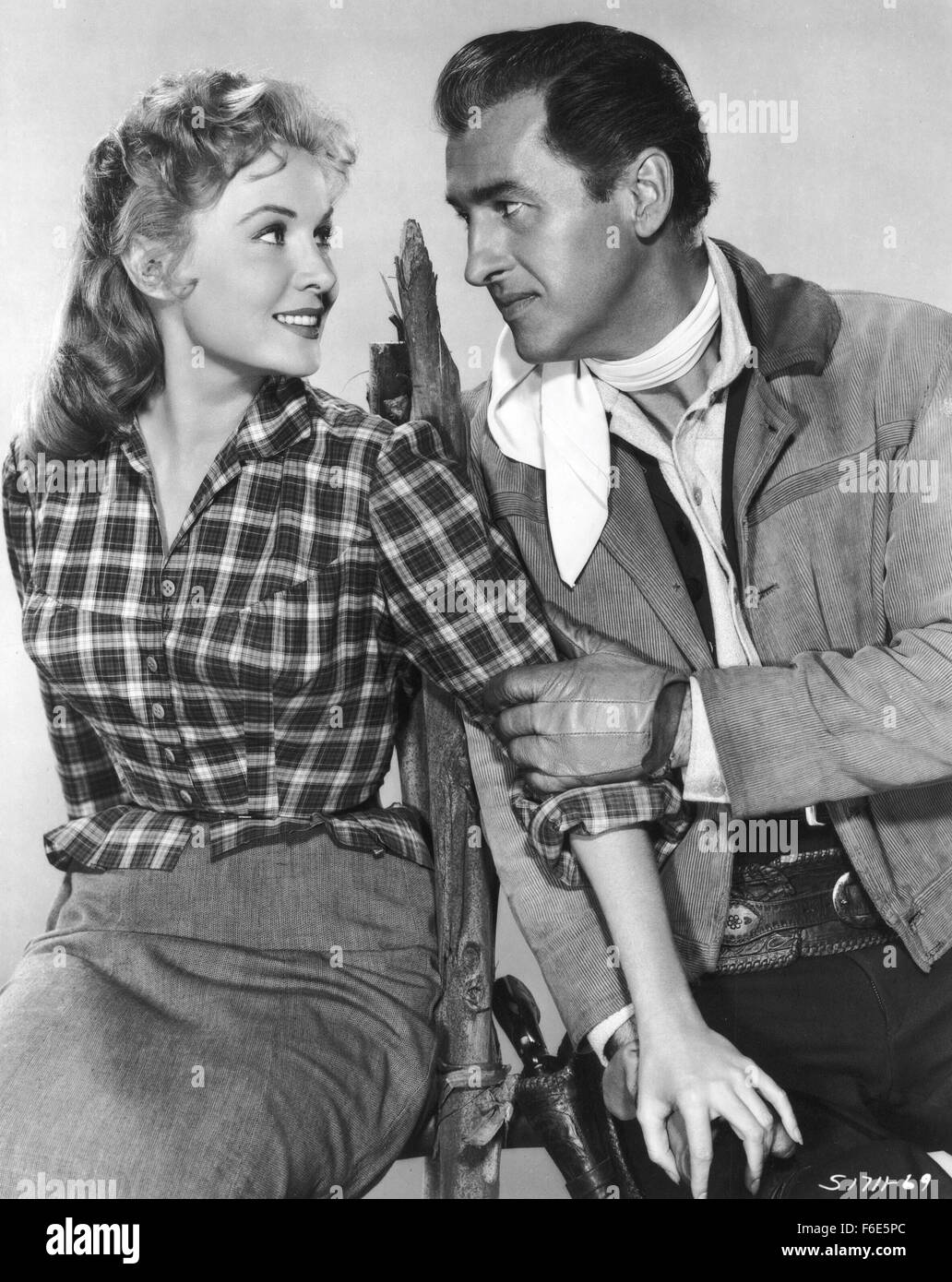 Gun glory 1957 stewart granger Black and White Stock Photos & Images
