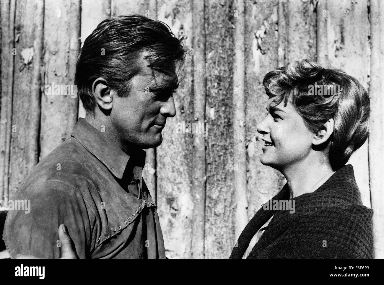 Dec 21, 1955; Portland, OR, USA; A scout leading a wagon train through hostile Indian country unwittingly gets involved with a Sioux chief's daughter in, 'The Indian Fighter,' from United Artists and director Andre De Toth. Pictured is KIRK DOUGLAS as Johnny Hawks. Stock Photo