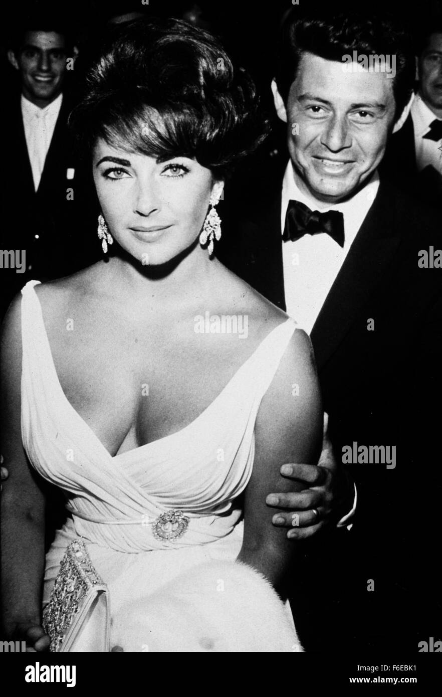 June 15, 1960 - FILM STILLS OF 1960, ACADEMY AWARDS CEREMONIES, EDDIE FISHER, HUSBAND & WIFE, MARRIED COUPLES, ELIZABETH TAYLOR, HUSBANDS, LIZ TAYLOR, EARRING, JEWELLERY, JEWELRY, CLEAVAGE IN 1960..VARIOUS. Stock Photo