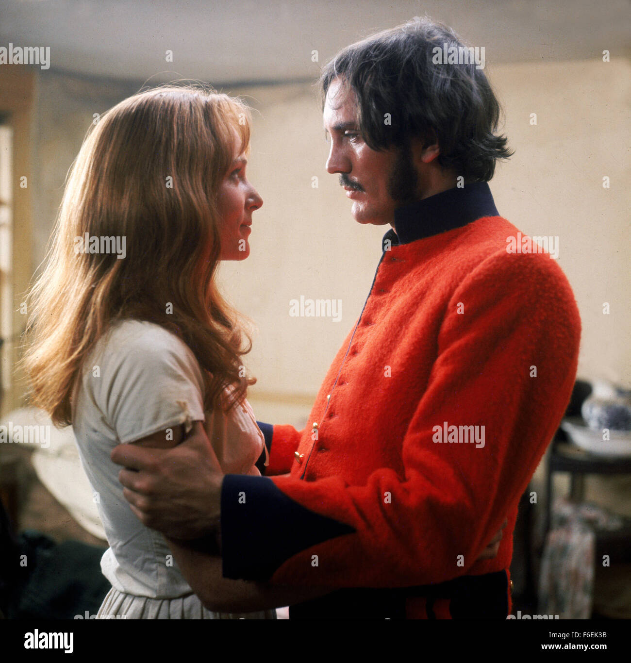 Far from the madding crowd 1967. Джули кристи 1967. Вдали от безумной. Джули кристи 1967. Маттиас шонартс вдали от обезумевшей толпы.