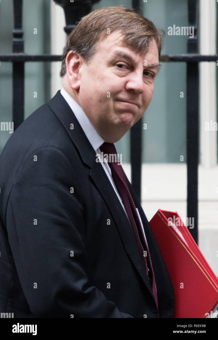 Downing Street, London, November 17th 2015. Culture Secretary John Whittingdale leaves 10 Downing Street following the weekly cabinet meeting. Credit:  Paul Davey/Alamy Live News Stock Photo