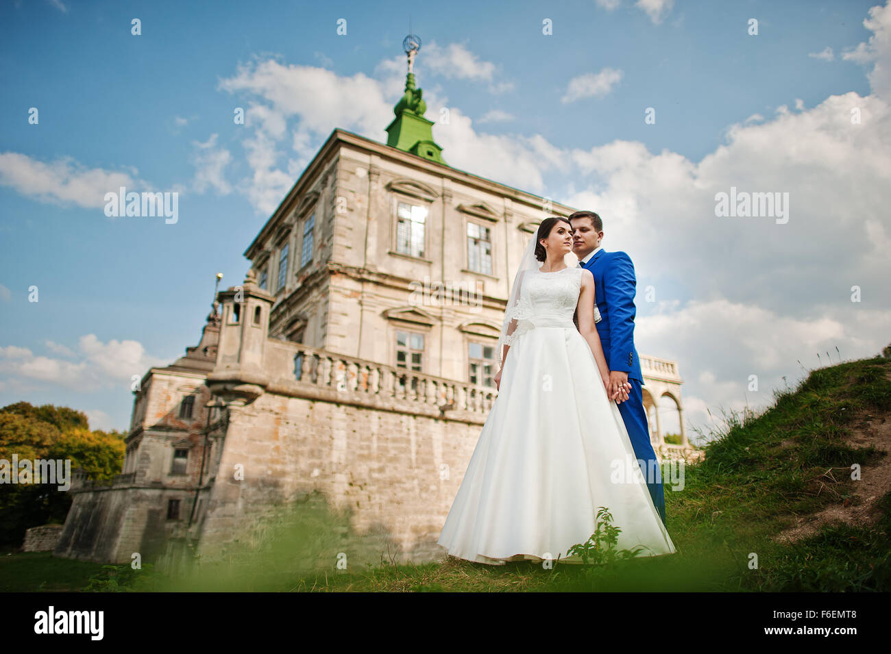 Young wedding couple on background old castle Stock Photo - Alamy