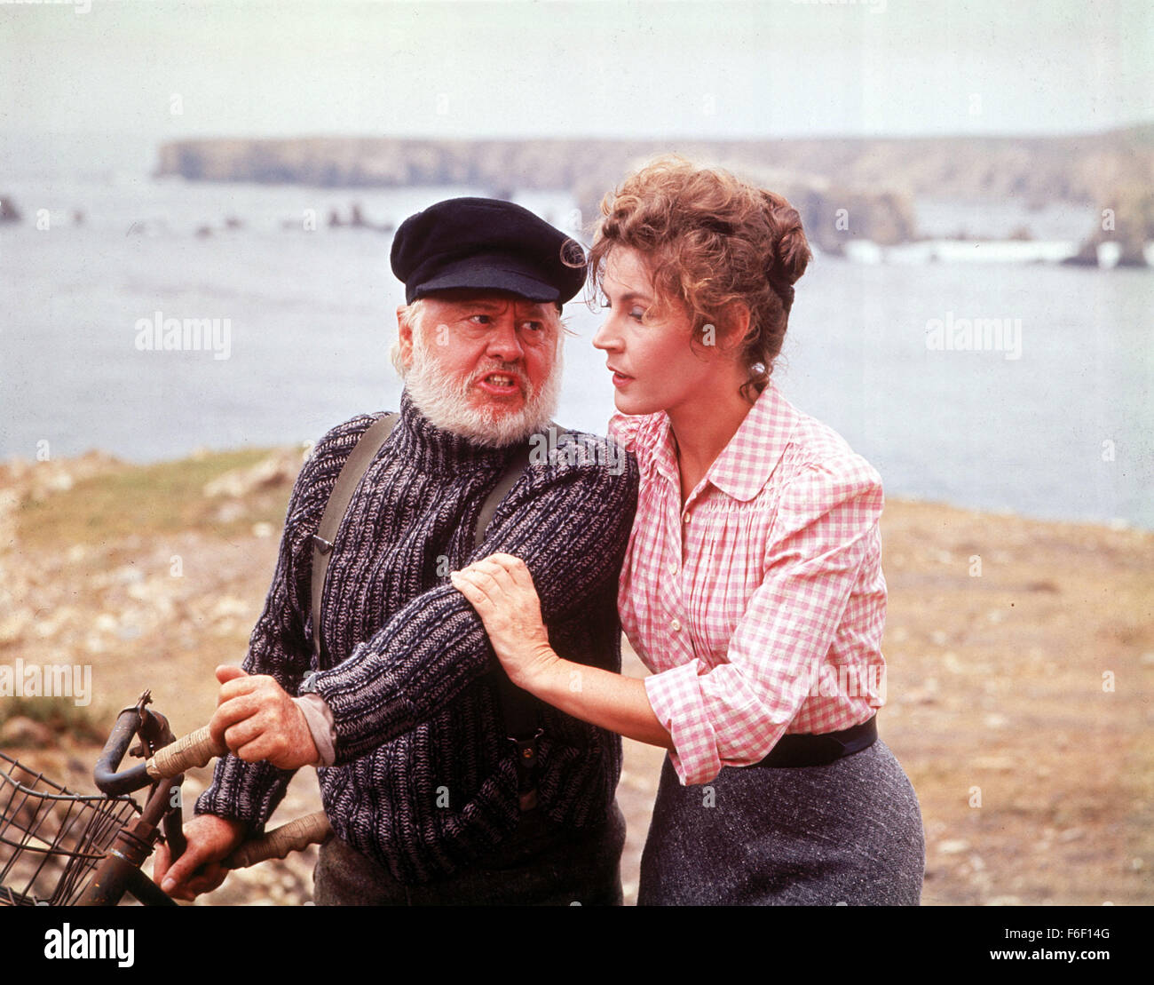 Nov 03, 1977; Burbank, CA, USA; MICKEY ROONEY and HELEN REDDY star as Lampie and Nora in the animated family musical 'Pete's Dragon' directed by Don Chaffey. Stock Photo