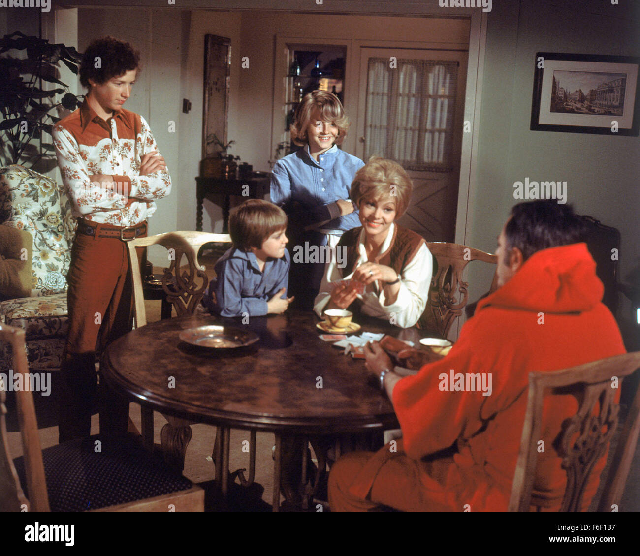 Dec 17, 1976; Los Angeles, CA, USA; Actresses BARBARA HARRIS as Ellen Andrews, JODIE FOSTER as Annabel Andrews, JOHN ASTIN as Bill Andrews in 'Freaky Friday.' Stock Photo