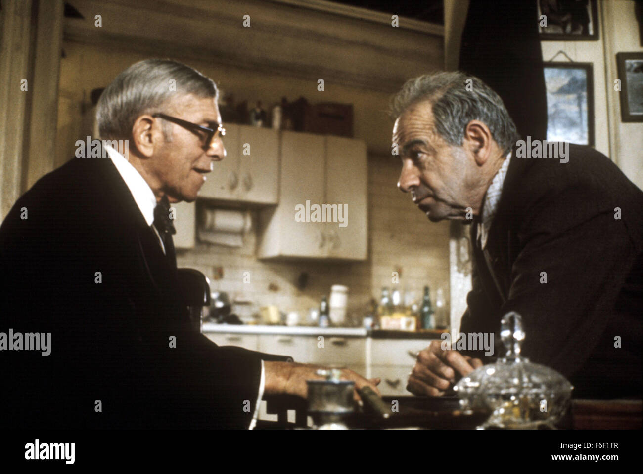 Nov 06, 1975; New York, NY, USA; GEORGE BURNS and WALTER MATTHAU star as Al Lewis and Willy Clark in the comedy 'The Sunshine Boys' directed by Herbert Ross. Stock Photo