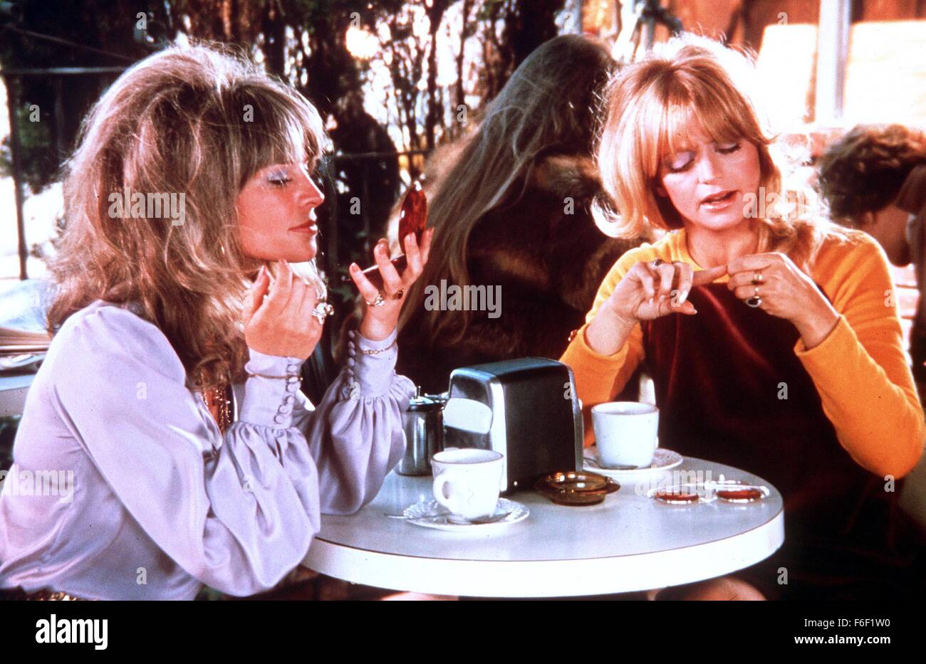 Dec 01, 1975; Hollywood, CA, USA; JULIE CHRISTIE (left) as Jackie Shawn and GOLDIE HAWN as Jill in the romantic comedy ''Shampoo'' directed by Hal Ashby. Stock Photo
