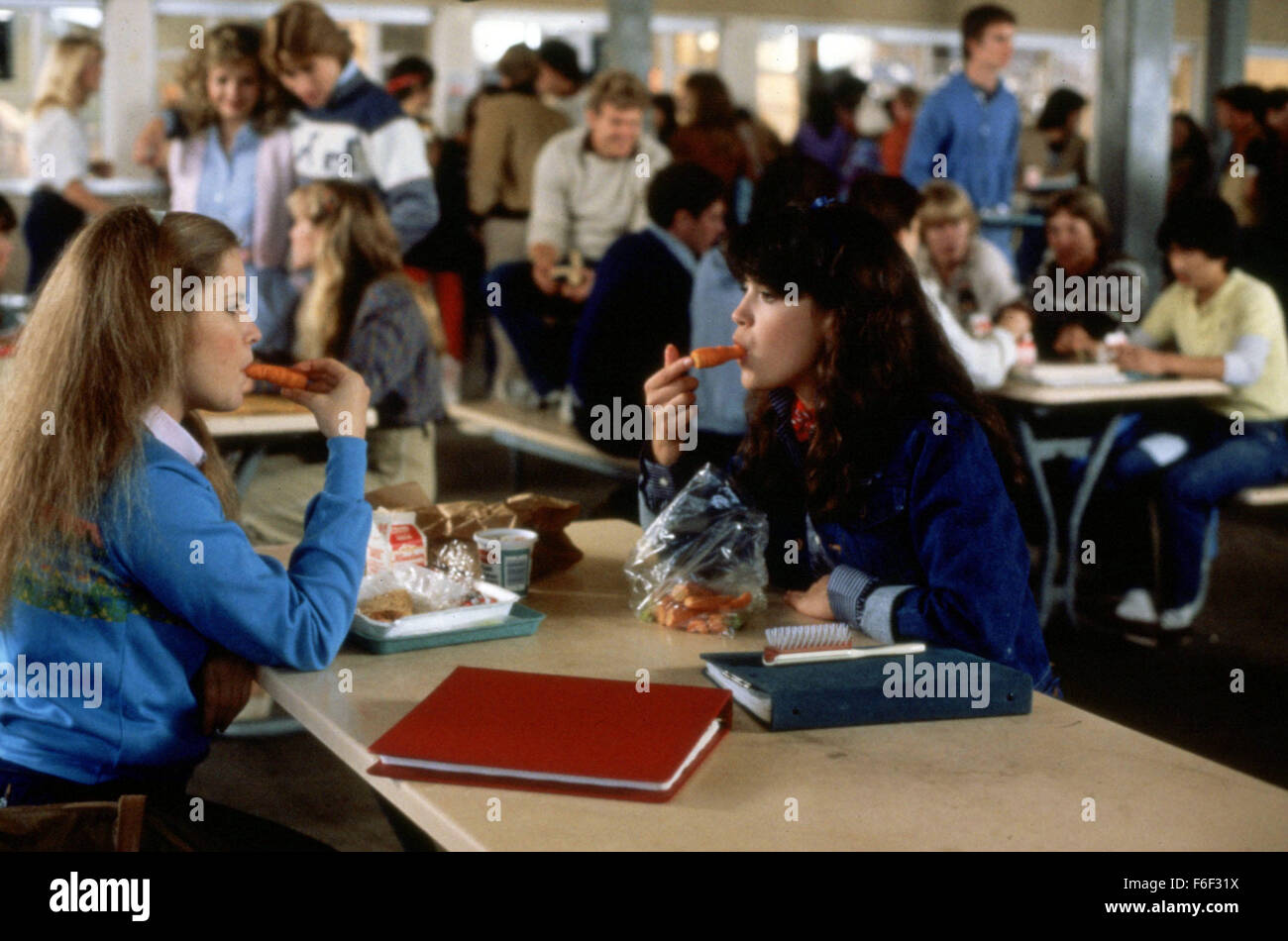 Aug 13, 1982; Los Angeles, CA, USA; JENNIFER JASON LEIGH and PHOEBE CATES star as Stacy Hamilton and Linda Barrett in the comedy 'Fast Times at Ridgemont High' directed by Amy Heckerling. Stock Photo