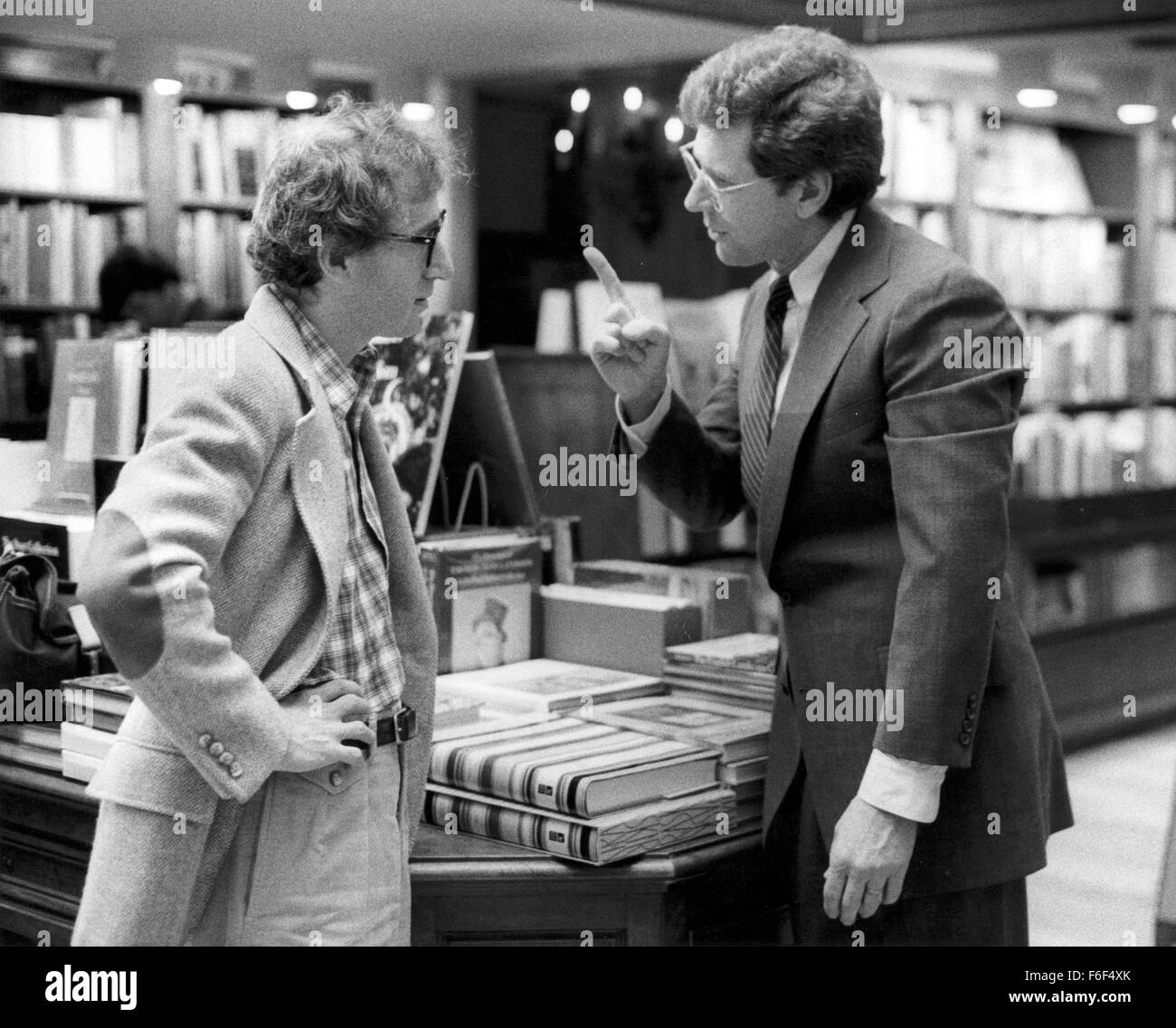 Mar 14, 1979; New York, NY, USA; WOODY ALLEN (left) as Isaac Davis and MICHAEL  O'DONOGHUE as Dennis in the romantic, comic, drama film 'Manhattan'  directed by Woody Allen Stock Photo - Alamy, image size:1300x1136
