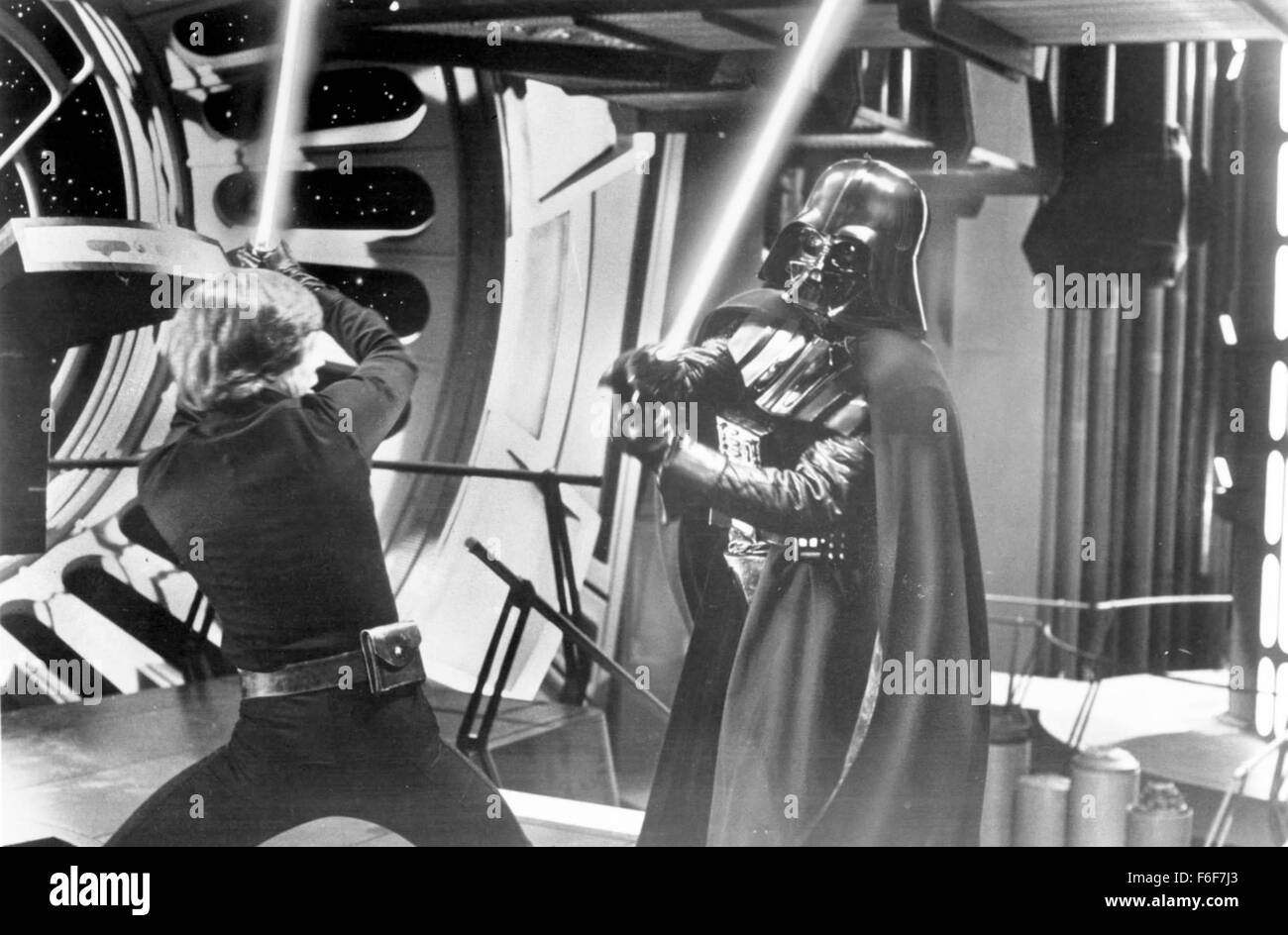May 25, 1983; Hollywood, CA, USA; MARK HAMILL as Luke Skywalker dueling with DAVID PROWSE as Darth Vader in 1983 movie 'Return of the Jedi' directed by Richard Marquand. Stock Photo