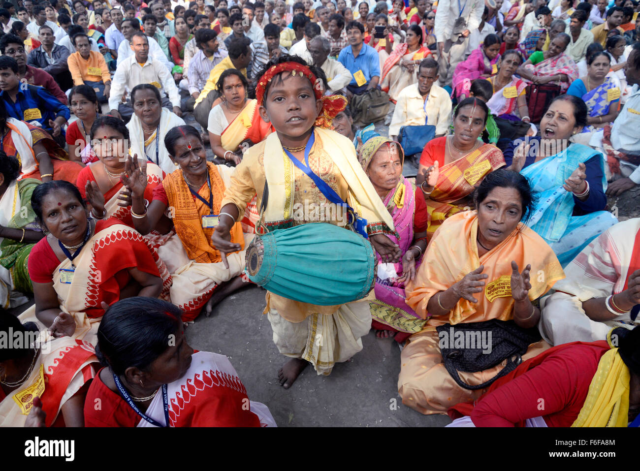 Kolkata, India. 16th Nov, 2015. Kirtan and Bhakti Geeti singer from ...