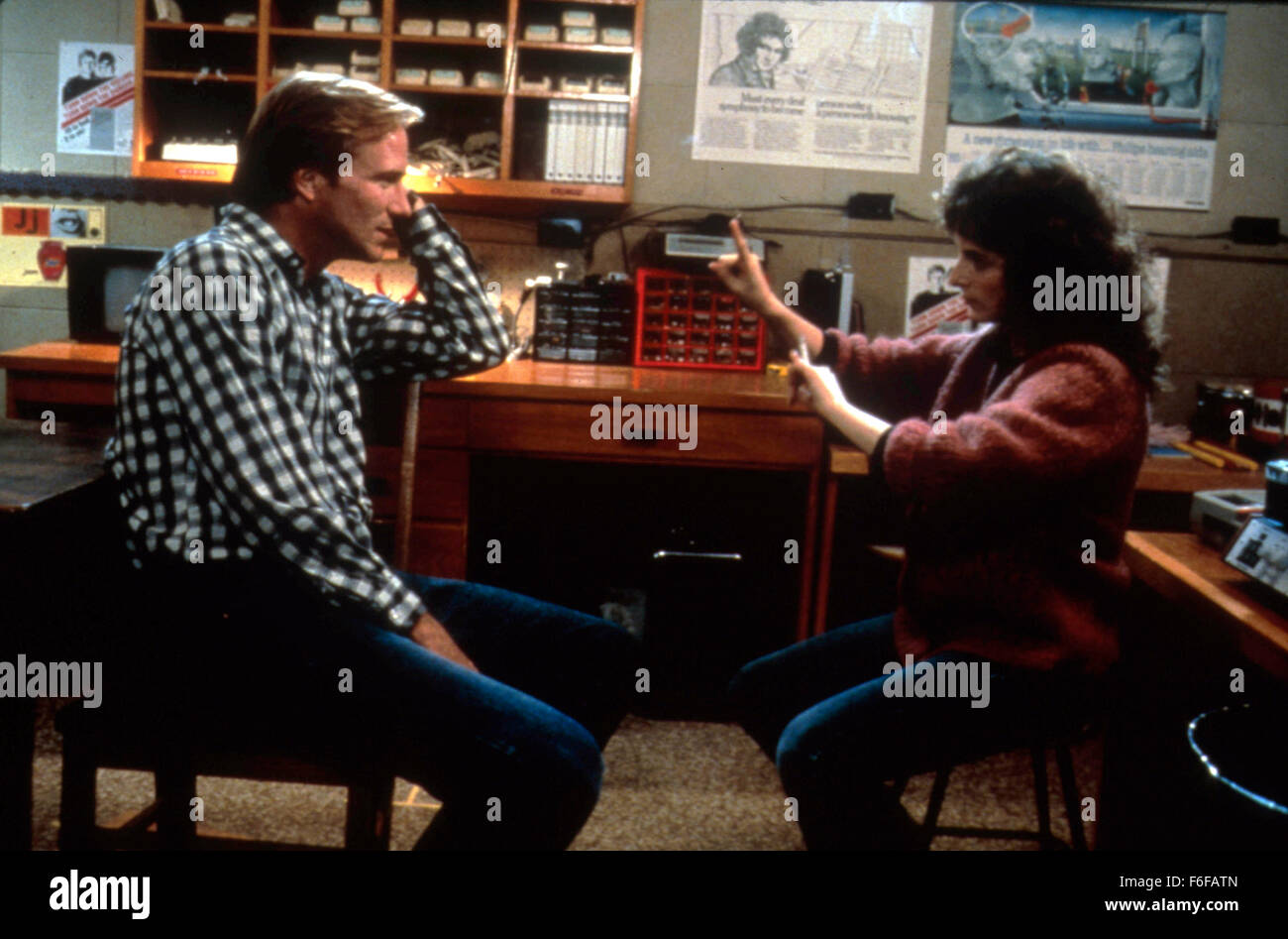 Sep 13, 1986; Hollywood, CA, USA; WILLIAM HURT as James Leeds and MARLEE MATLIN as Sarah Norman in the drama ''Children of a Lesser God'' directed by Randa Haines. Stock Photo