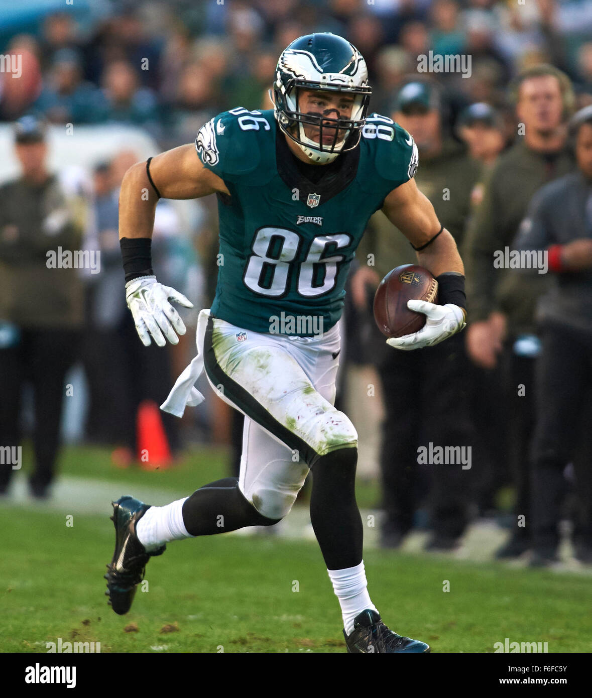 Nov. 17, 2015 - Philadelphia, Pennsylvania, U.S. - Eagles’ tight end