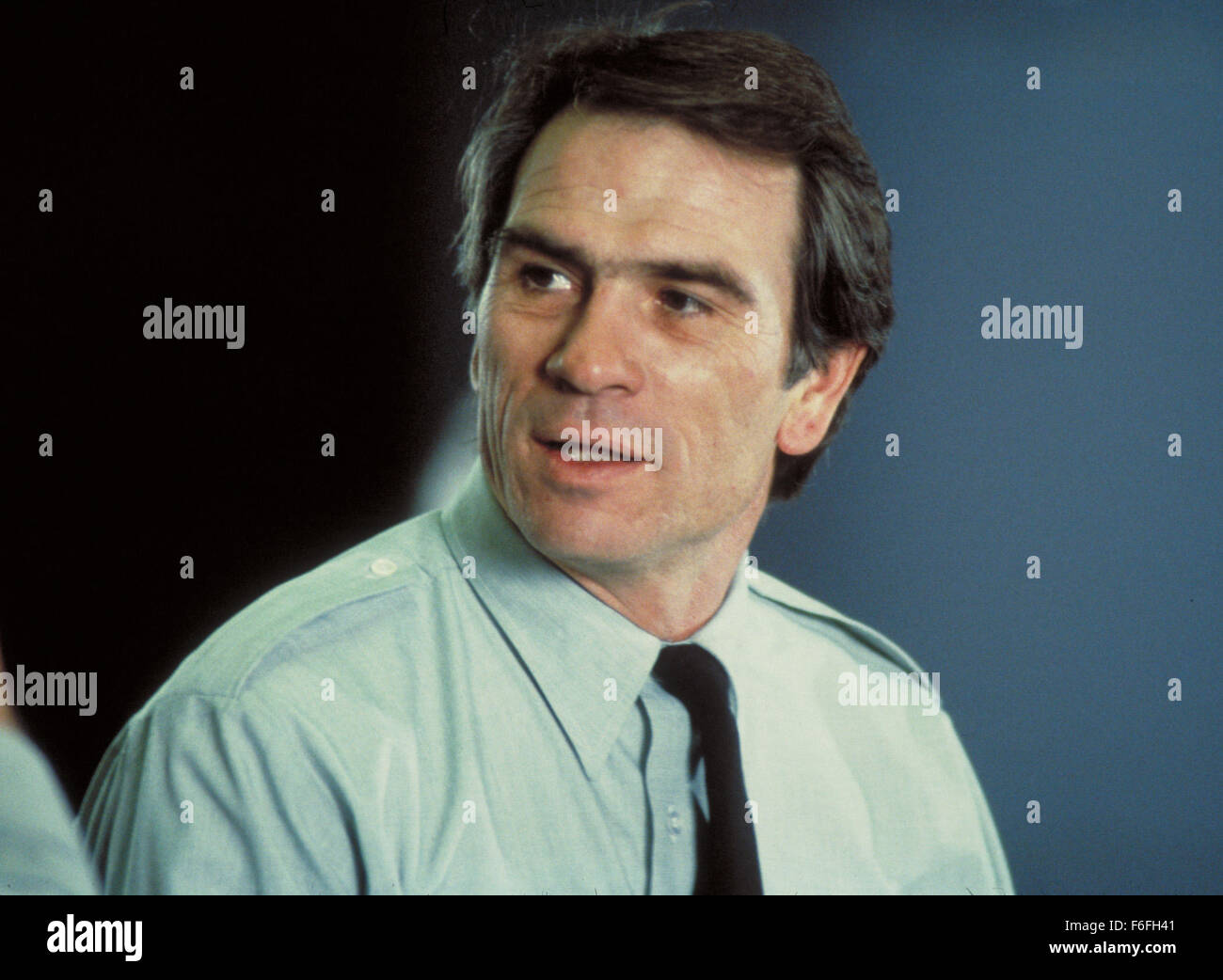 Aug 25, 1989; Chicago, IL, USA; From Orion Pictures and director Andrew Davis ceomes a story about a prisoner that escapes in the men's room at National Airport and Hackman begins his search for his man in, 'The Package.' Pictured is TOMMY LEE JONES as Thomas Boyette. Stock Photo
