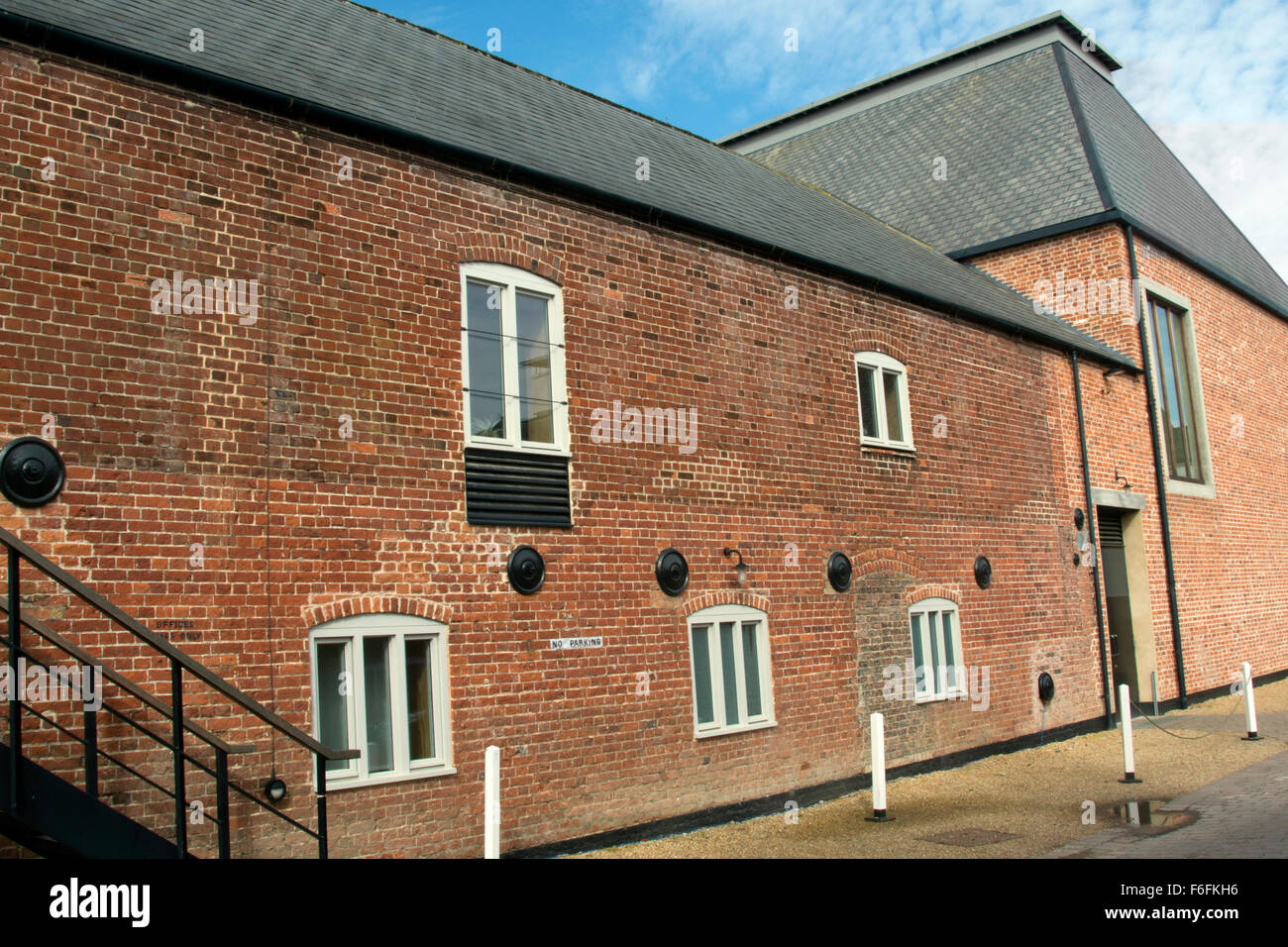 SUFFOLK; SNAPE MALTINGS COMPLEX; HEFFERNAN OFFICE BUILDING Stock Photo Alamy