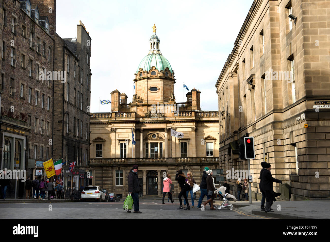 Looking across the Royal Mile in Edinburgh to the Lloyds Banking Group headquarters on the Mound Stock Photo