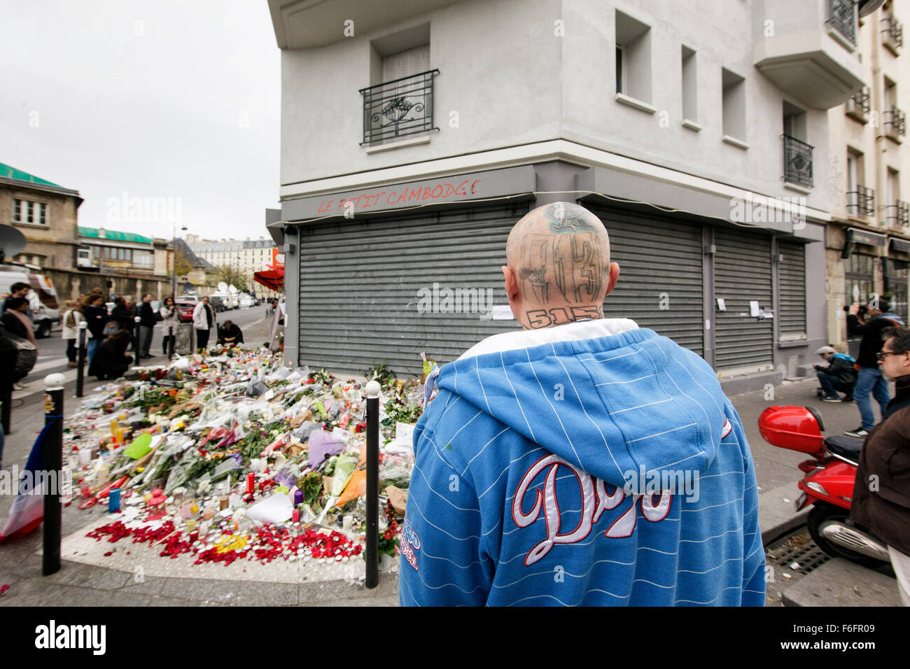 Paris, France. 16th November, 2015.  Mourners lay flowers and light candles in front of Le Petit Cambodge restaurant in central Paris where people were gunned down.  In a series of acts of violence, some 129 people were killing in shootings and suicide bombing. ISIL or islamic state claimed the responsibility. Credit:  Leo Novel/Alamy Live News Stock Photo