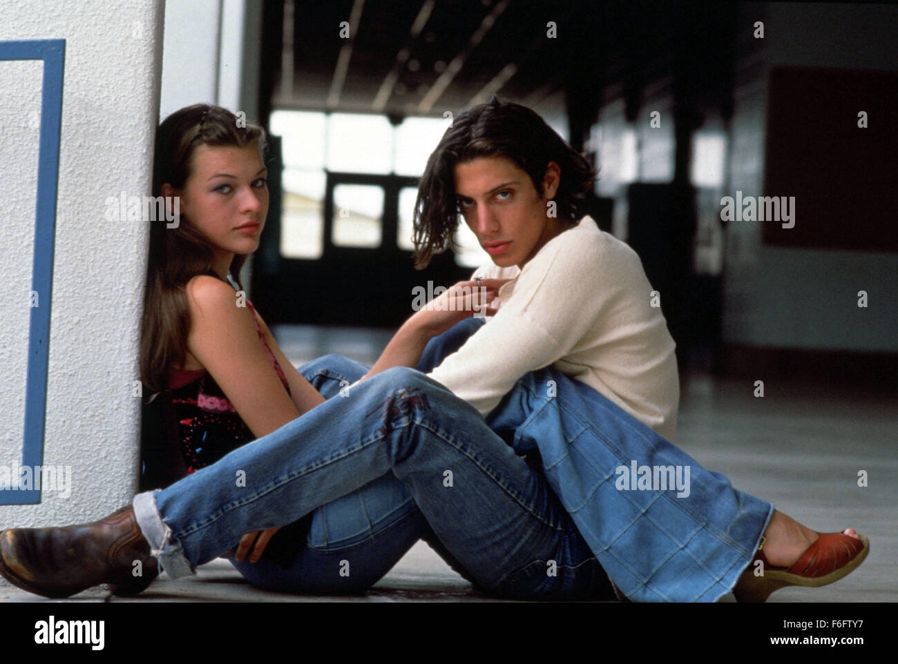 Sep 10, 1993; Austin, TX, USA; MILLA JOVOVICH and SHAWN ANDREWS star as Michelle Burroughs and Kevin Pickford in the comedy drama 'Dazed and Confused' directed by Richard Linklater. Stock Photo