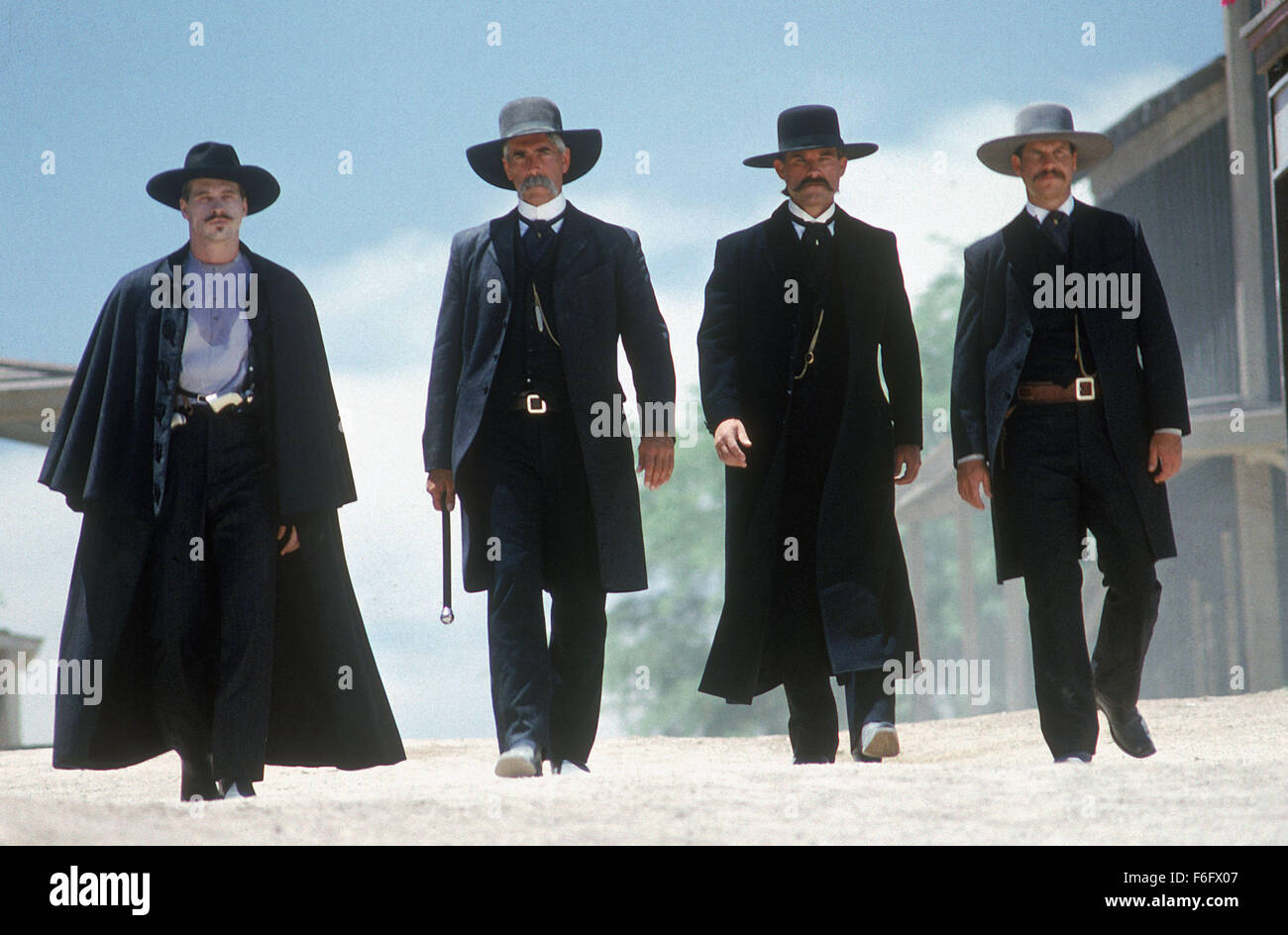 Dec 25, 1993; MESCAL, AZ, USA; Actors KURT RUSSELL as Wyatt Earp and VAL KILMER as Doc Holiday in 'Tombstone.' Stock Photo