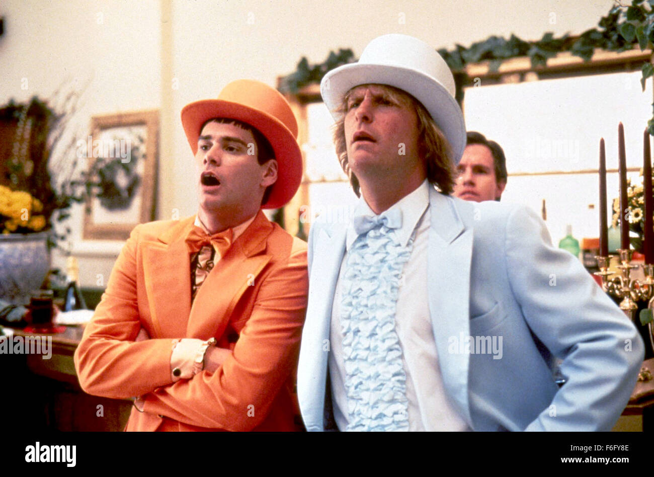 Dec 16, 1994; Hollywood, CA, USA; JIM CARREY (left) as Lloyd Christmas and JEFF DANIELS as Harry Dunne in the adventure comedy ''Dumb and Dumber'' directed by Peter Farrelly. Stock Photo
