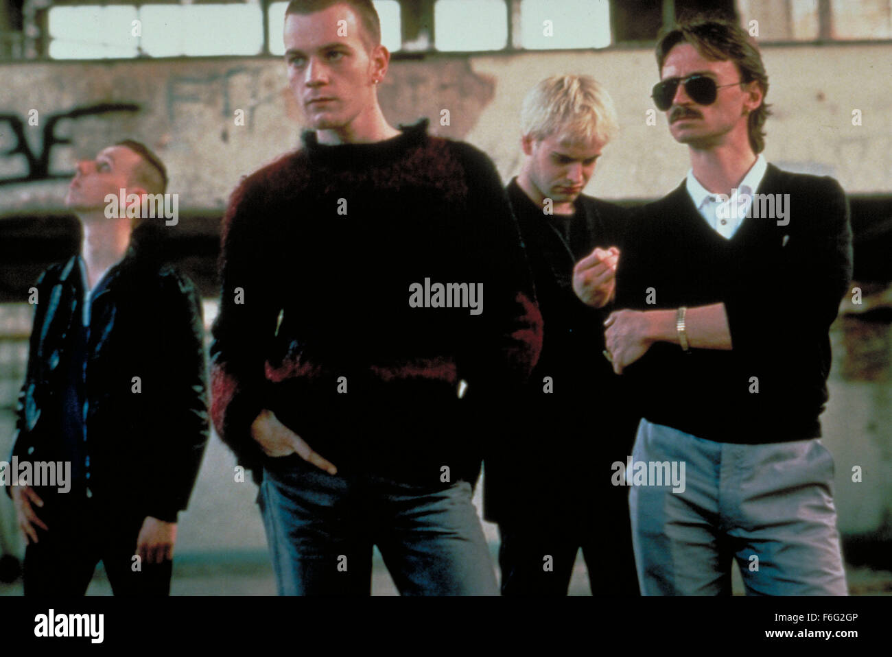 Jul 19, 1996; GLASGOW,  , SCOTLAND; Actors EWAN McGREGOR stars as Mark' Rent Boy' Renton, EWEN BREMNER as 'Spud', JOHNNY LEE MILLER as Sick Boy and ROBERT CARLYLE as 'Begbie' in 'Trainspotting.' Stock Photo